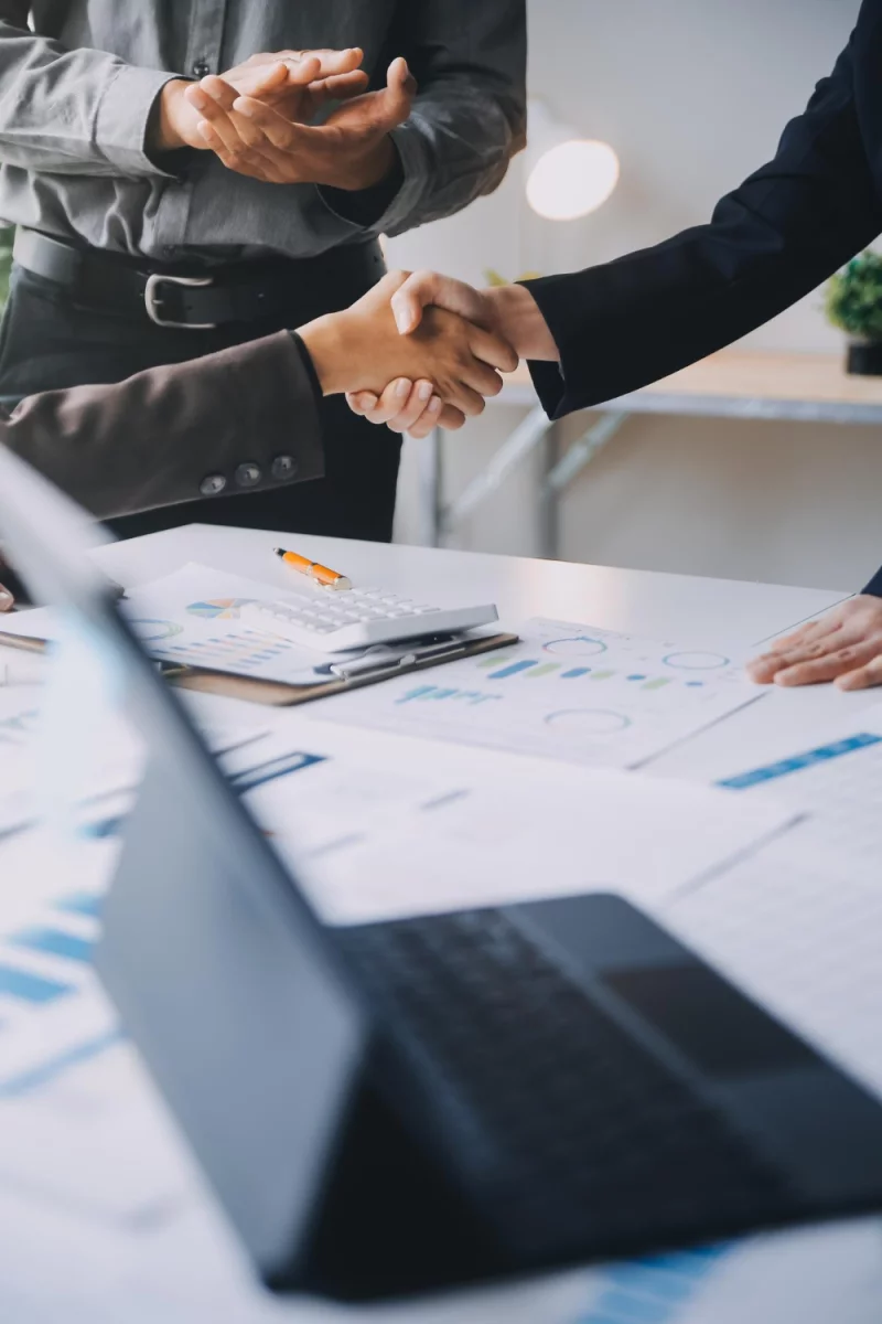 Profesjonalne sprzątanie dla firm: 10 korzyści, które zauważysz szybciej niż po odświeżeniu biura—od higieny po oszczędność czasu. Jak wybrać ekipę i zakres usług?
